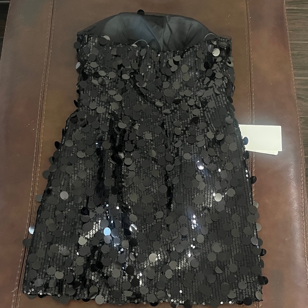 Elegant Black Sequin Prom Dress - Picture 5 of 7